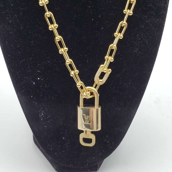 100% Auth Louis Vuitton Lock & Key with UnbrandedGold Plated Gold Chain Necklace - Picture 2 of 9